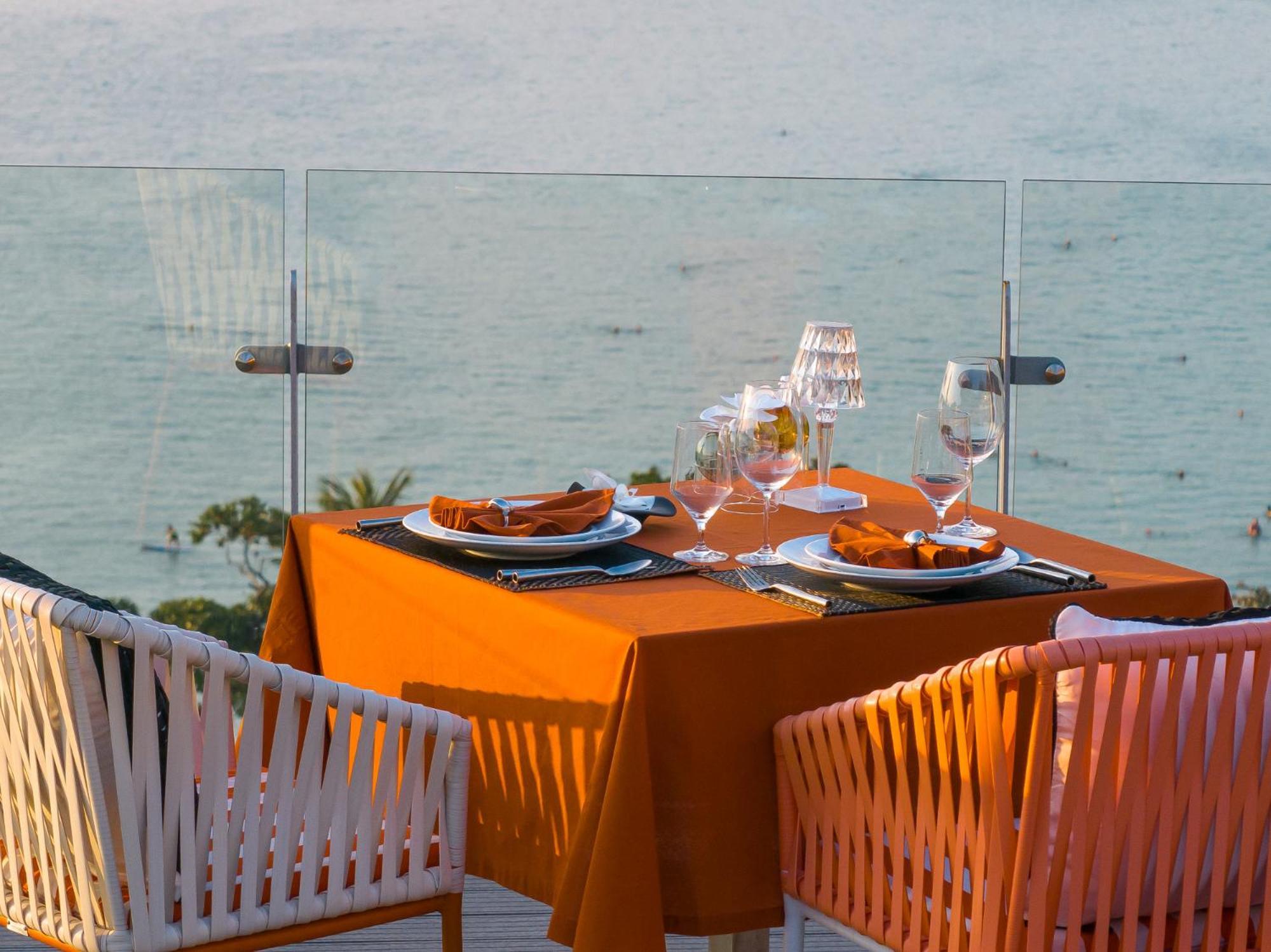 The Sis Kata Resort - Adult Only Esterno foto